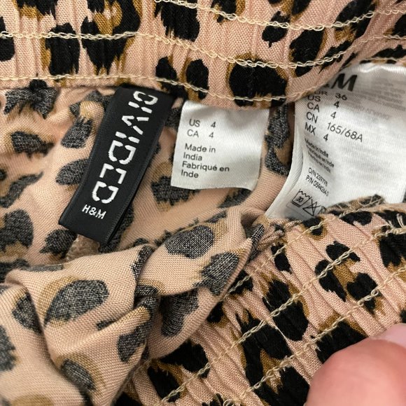 Divided Cheetah flare pants - size 4 - Picture 5 of 5